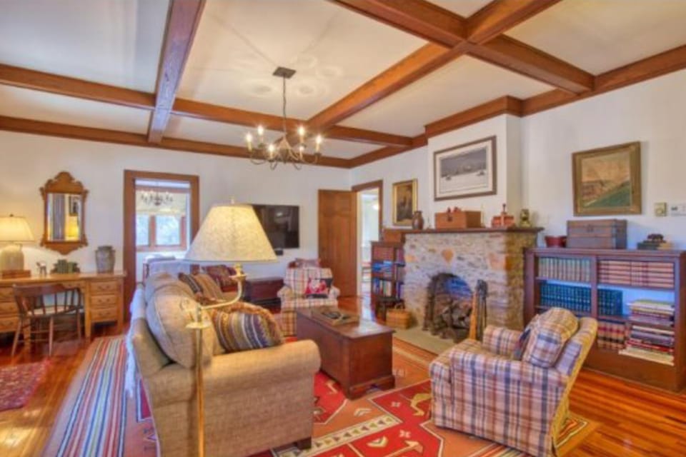 Littleton House House in Lake Junaluska