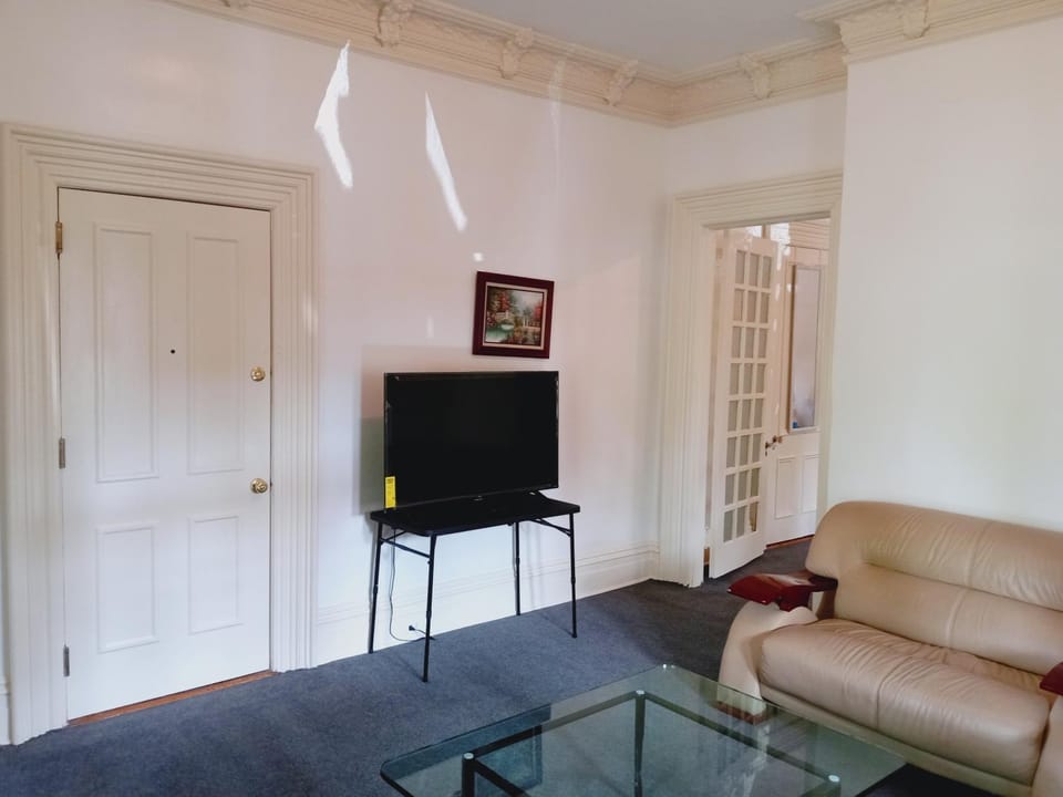 Communal lounge/ TV room, TV and multimedia, Living room, Evening entertainment