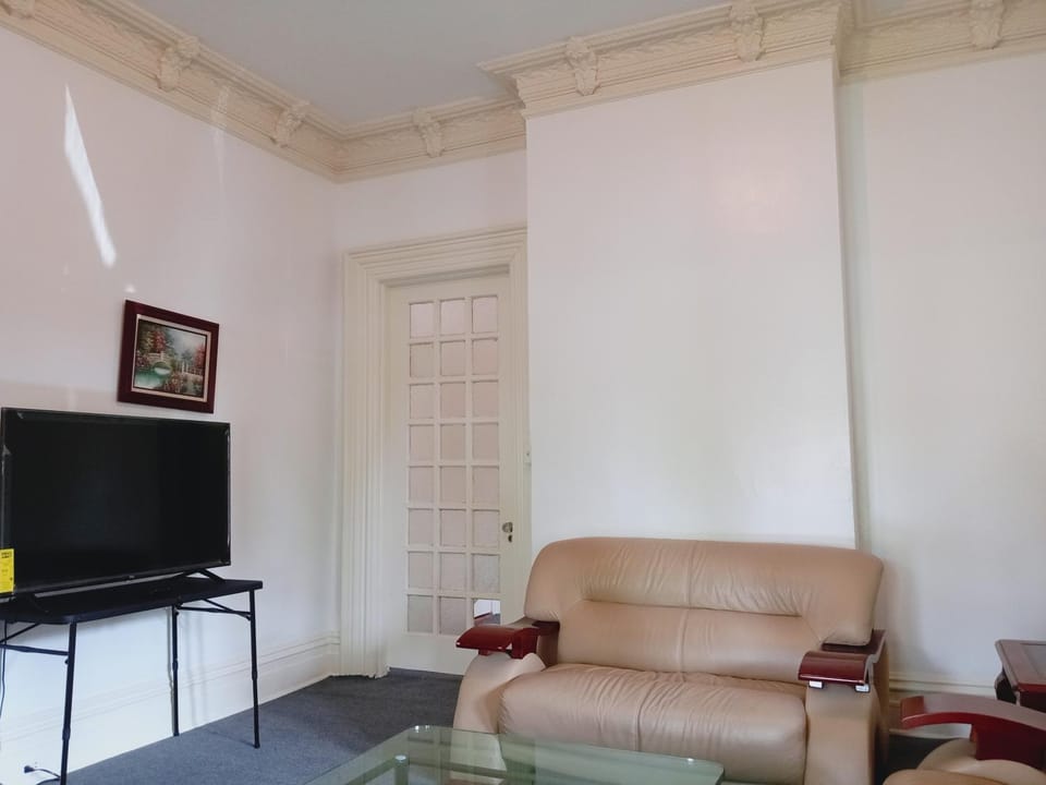 Communal lounge/ TV room, Living room, Evening entertainment