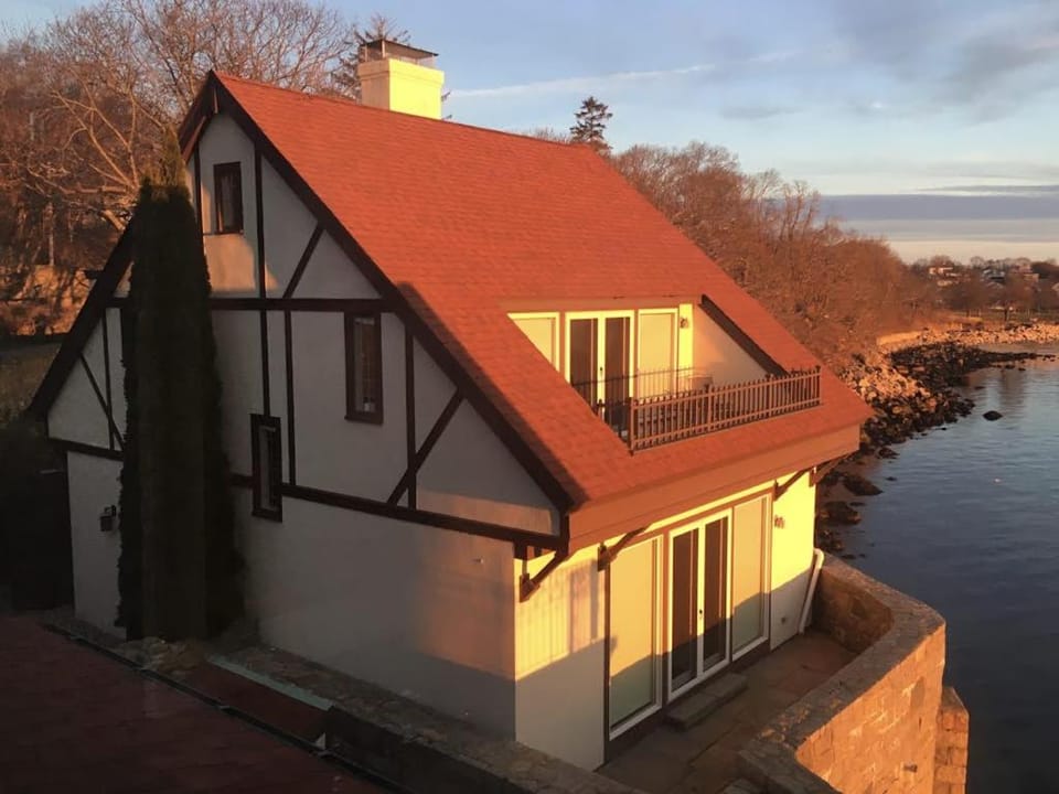 Point Radio Cottage Apartment in Gloucester