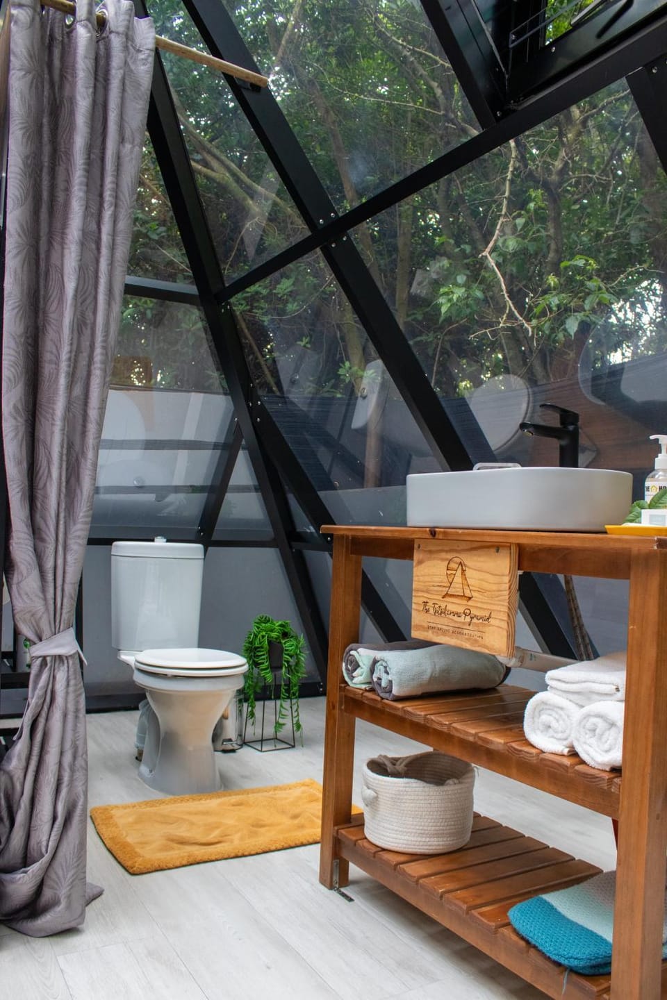 Toilet, Bathroom, towels