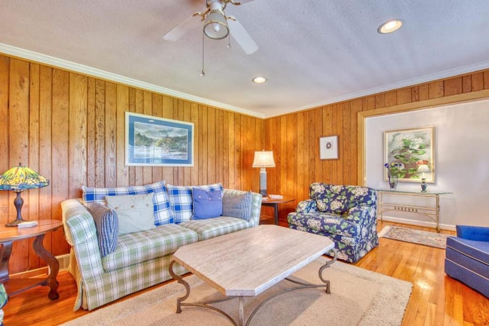 Cameron Lakeside House in Lake Junaluska