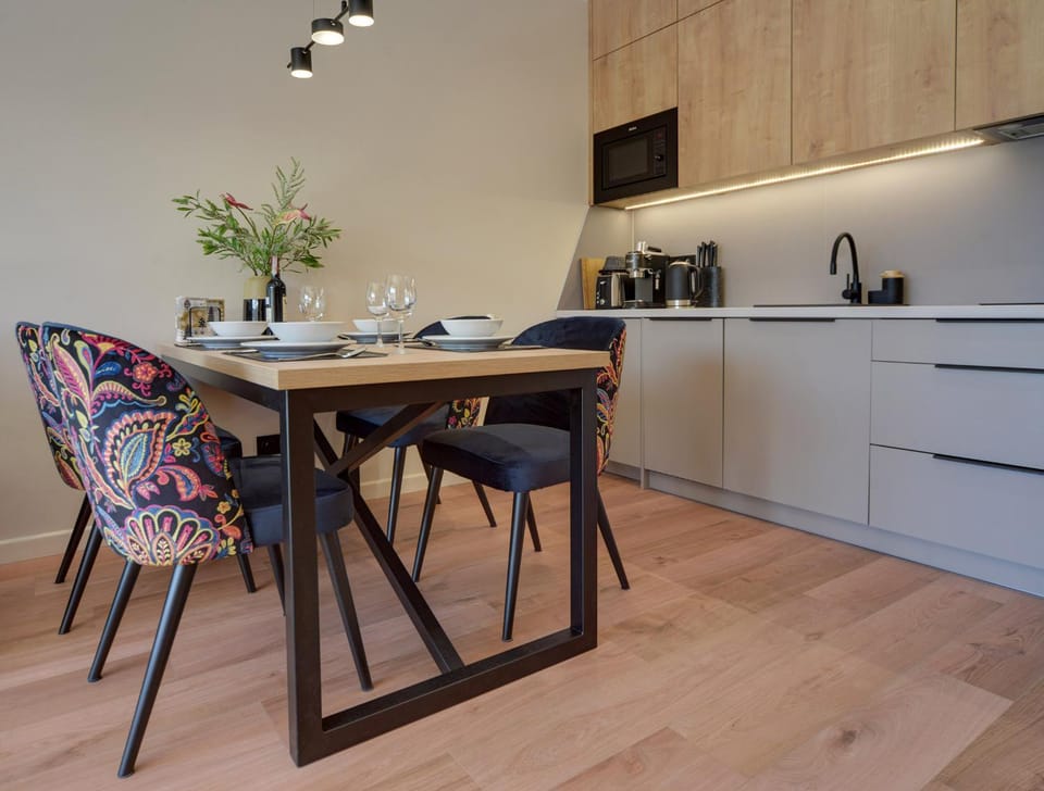 Coffee/tea facilities, Kitchen or kitchenette, Dining area, minibar, stove