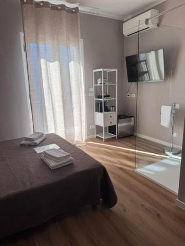 Bedroom, minibar, towels