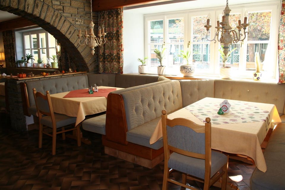 Restaurant/places to eat