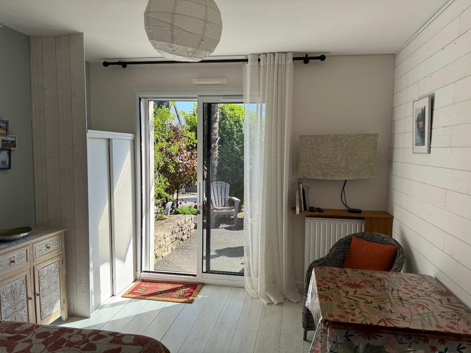 Studio vue sur jardin à 3 mn en voiture de la mer House in Fouesnant