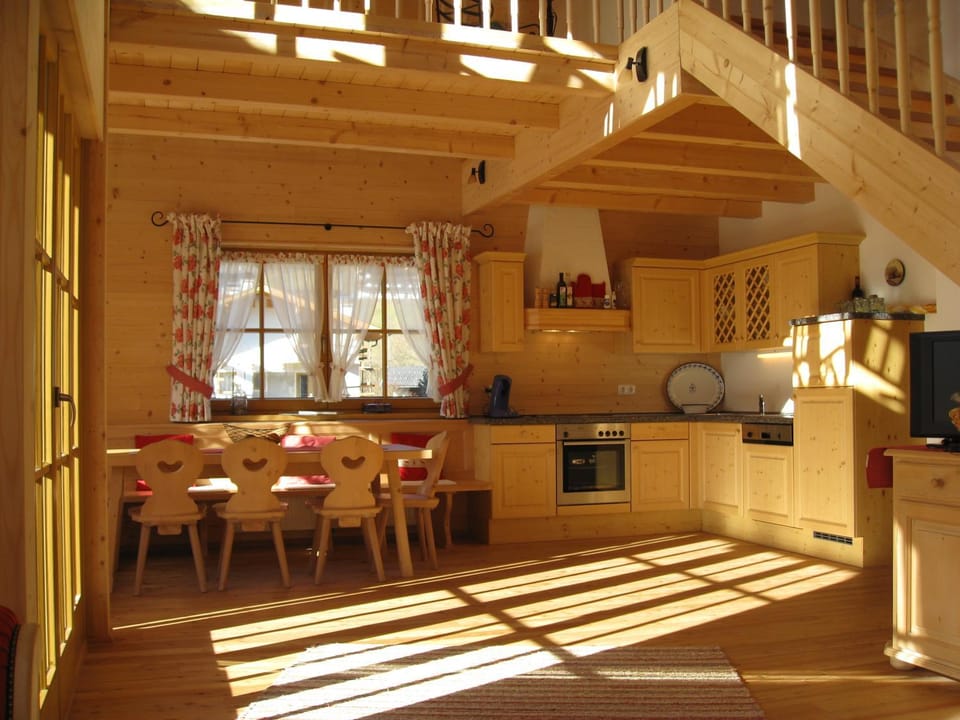 Kitchen or kitchenette, Decorative detail, Dining area
