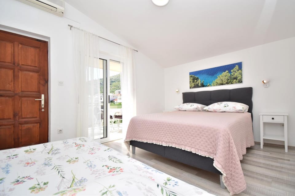 Bed, View (from property/room), Bedroom
