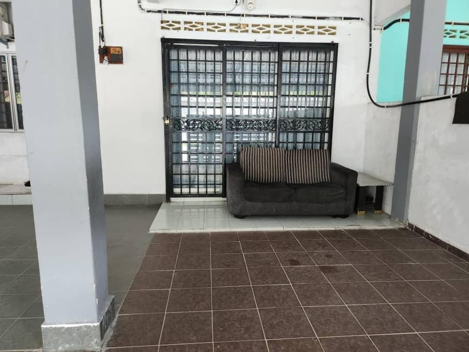 D'Haja 32 KLIA SEPANG with 2 Airconds & FREE WiFi House in Selangor, Malaysia