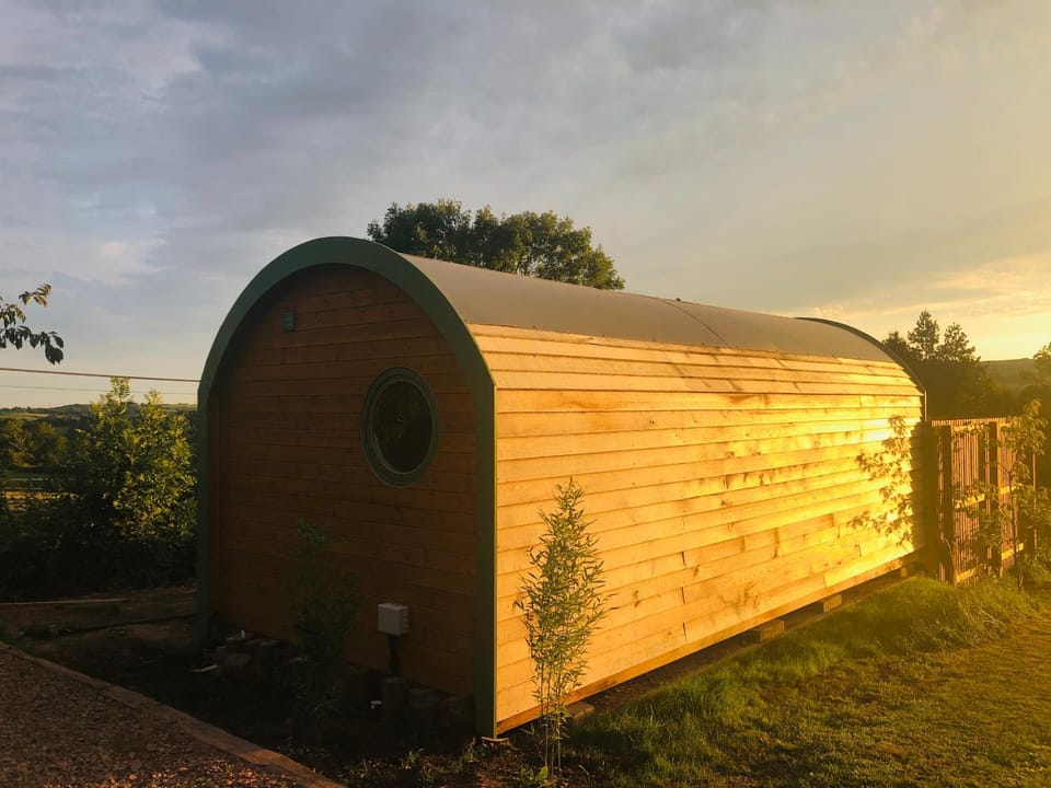 Rural self contained cosy pod house. House in Wales