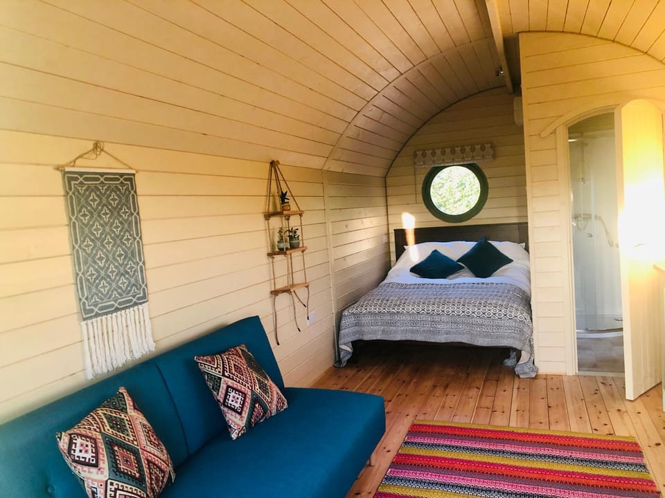 Rural self contained cosy pod house. House in Wales