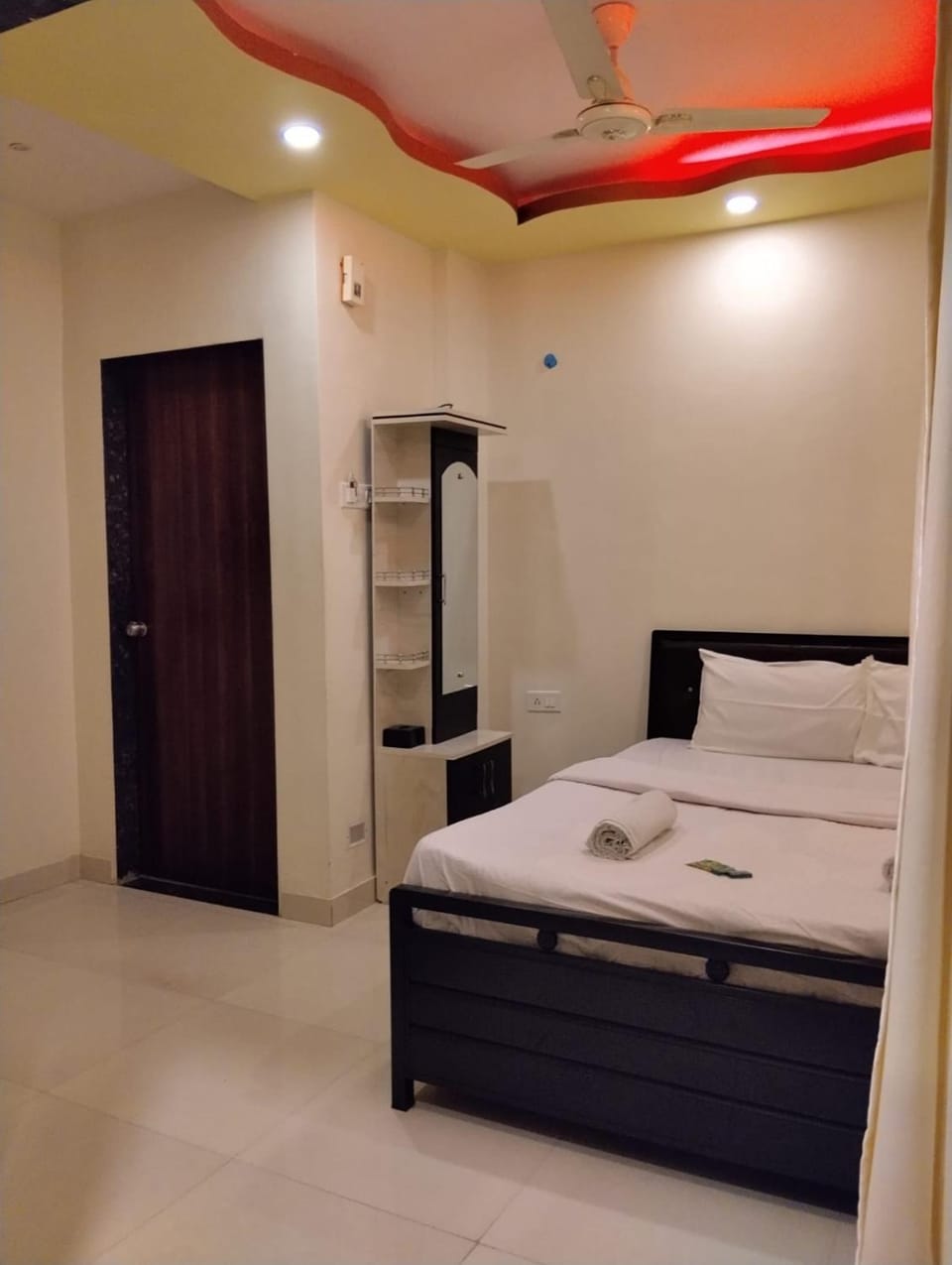 Bed, Photo of the whole room, Bedroom, towels, wardrobe, air conditioner