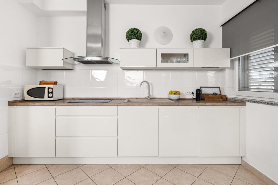 Coffee/tea facilities, Kitchen or kitchenette, stove, toaster