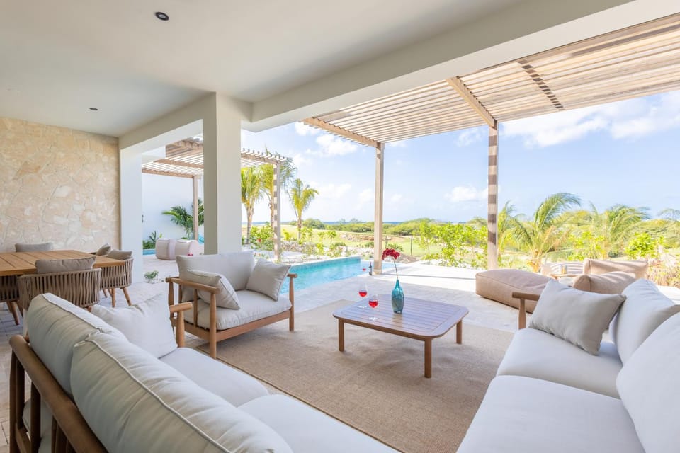 The Reef - Blue Bay Golf & Beach Resort Resort in Sint Michiel