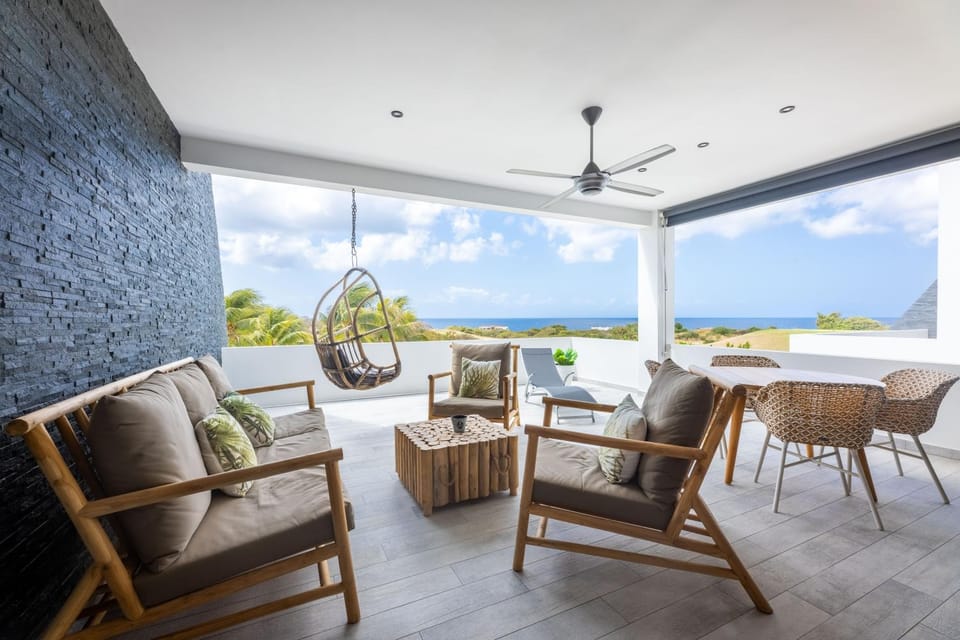 Patio, View (from property/room), Balcony/Terrace, Seating area, Dining area, Sea view