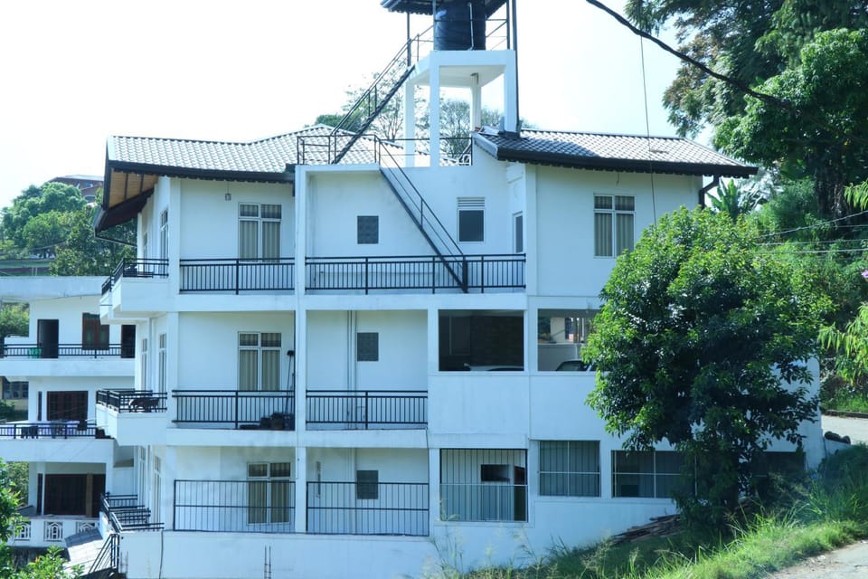 White House Bungalow Hatton Bed and Breakfast in Central Province