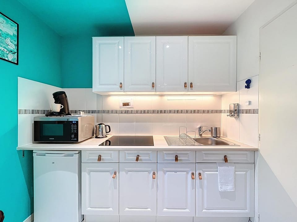 Kitchen or kitchenette, Dining area, kitchen