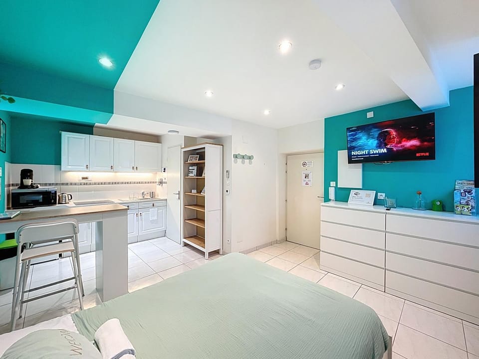 TV and multimedia, Photo of the whole room, Meals