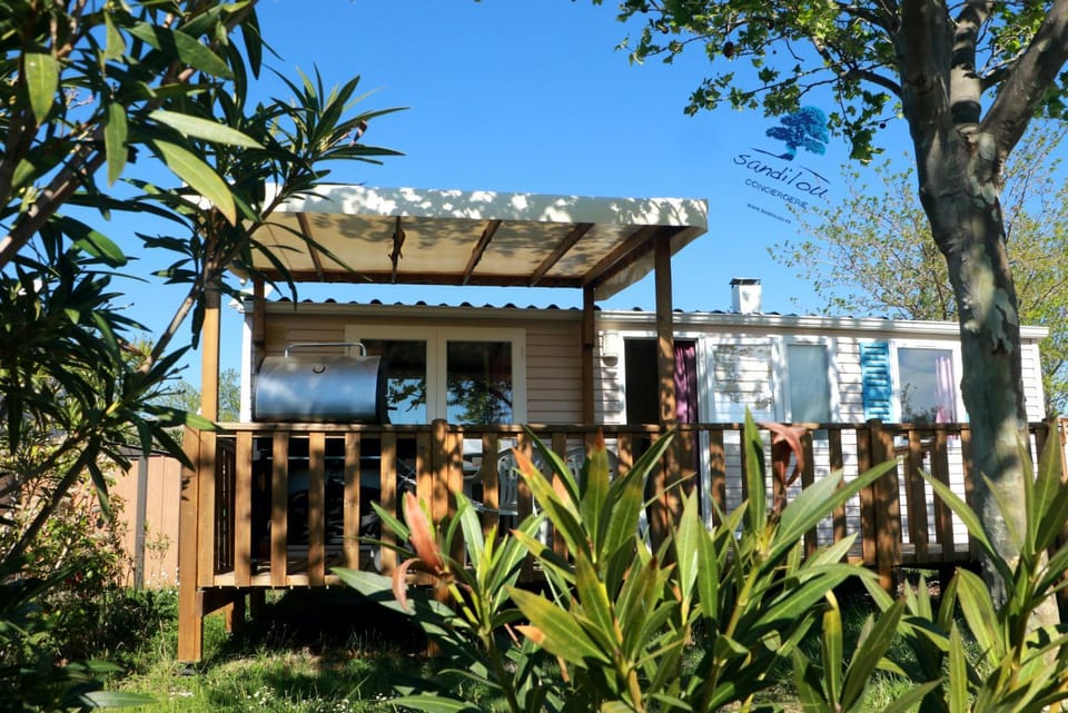 Property building, Garden, Balcony/Terrace