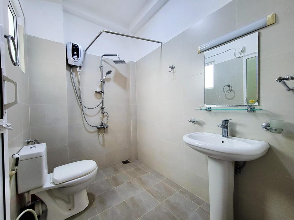 Shower, Toilet, Bathroom, bidet, towels