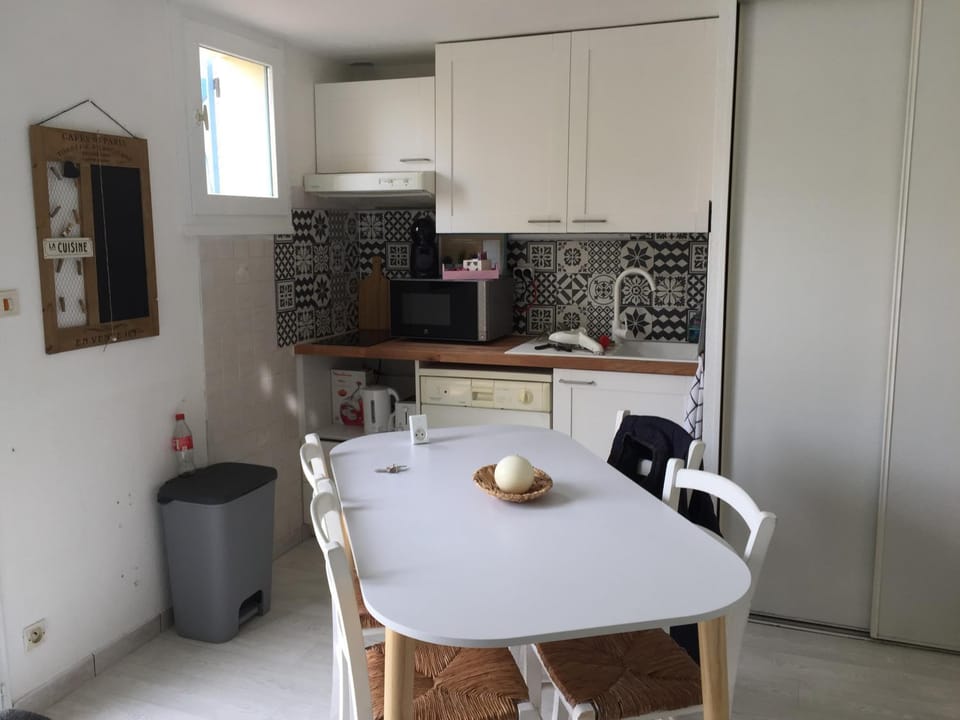 Coffee/tea facilities, Seating area, Dining area, dishwasher, minibar, pet friendly, stove, washing machine