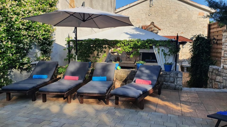 Day, Seating area, sunbed