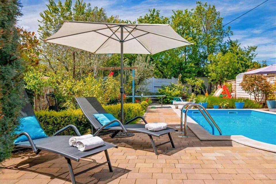 Swimming pool, Swimming pool