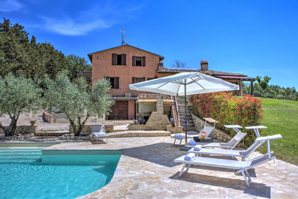 Villa San Lorenzo - Hilltop Villa With Private Pool, Jacuzzi & AirCO Villa in Umbria