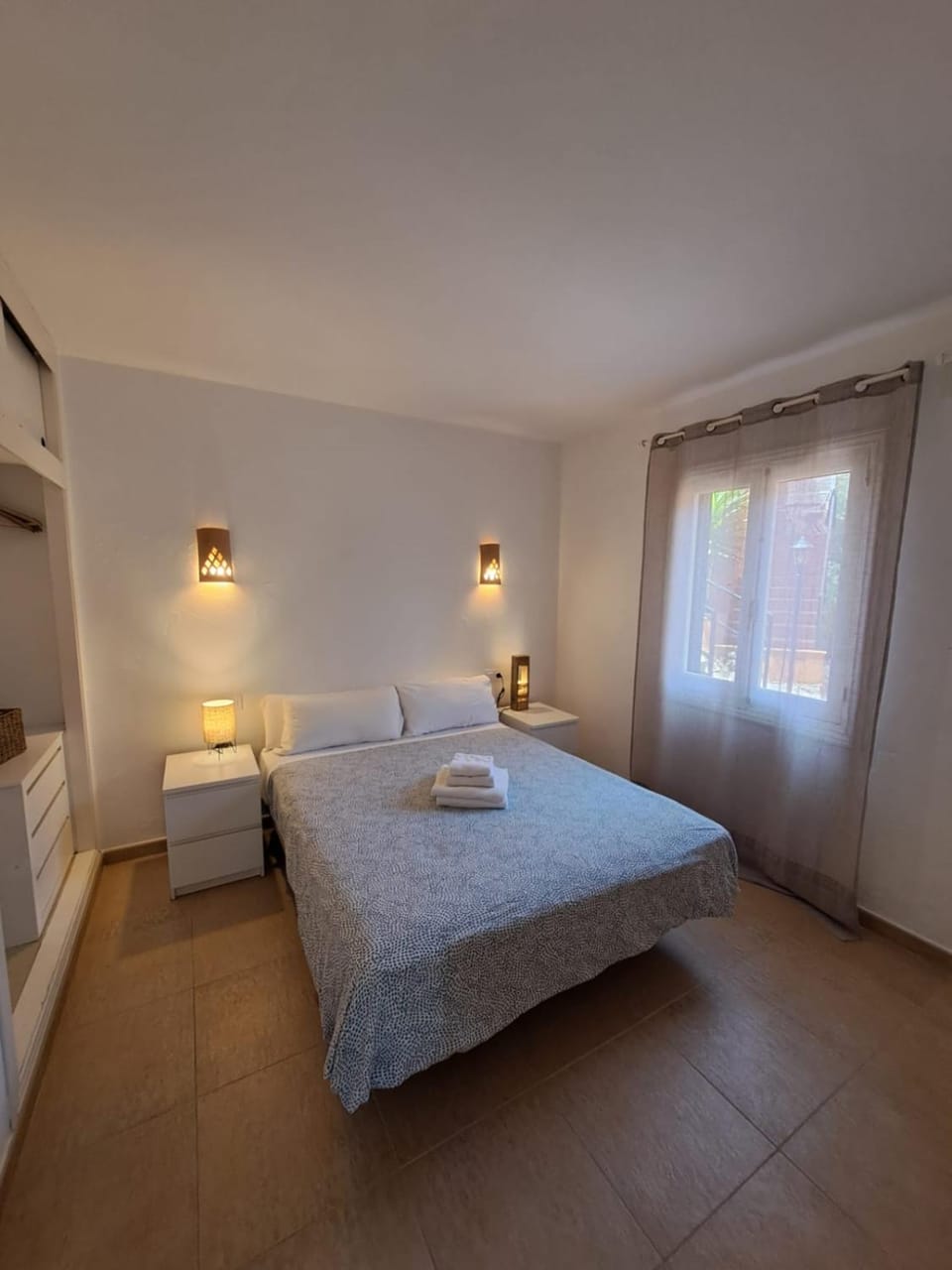 Bed, Photo of the whole room, Bedroom, heating, internet, air conditioner