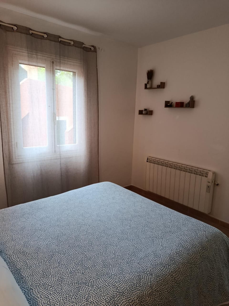 Bed, Photo of the whole room, Bedroom, heating, internet