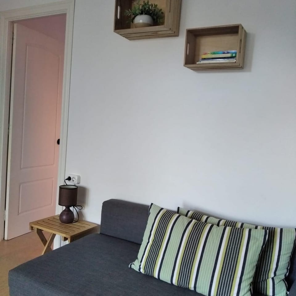TV and multimedia, Living room, Seating area, heating, air conditioner