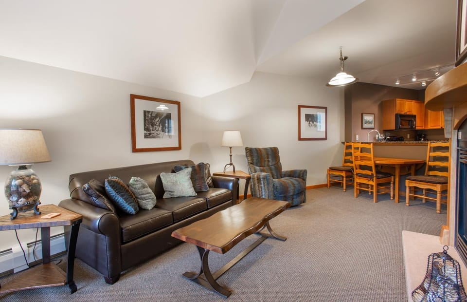 Zephyr Mountain Lodge, Condo - 2 bedroom Continental Divide Views Select Rated Condo 2608 Apartment in Winter Park