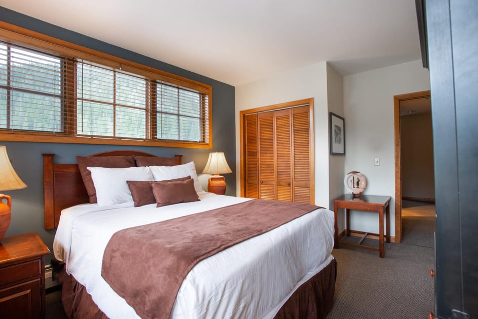 Zephyr Mountain Lodge, Condo - 2 bedroom Continental Divide Views Select Rated Condo 2608 Apartment in Winter Park