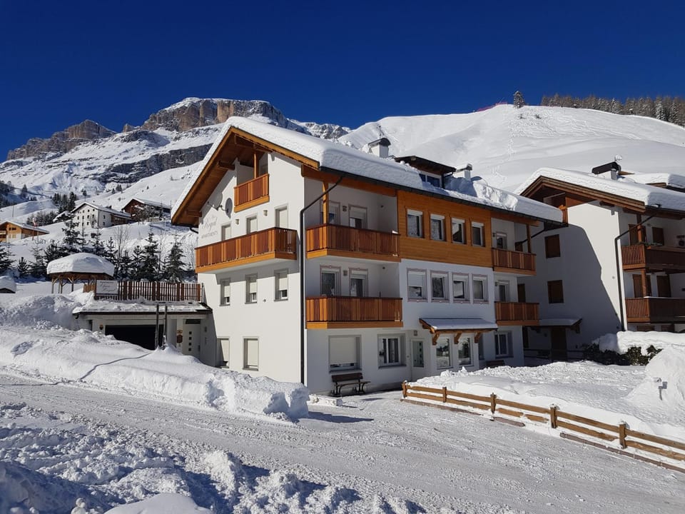 Property building, Facade/entrance, Winter