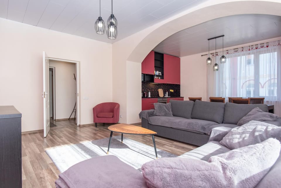 Kitchen or kitchenette, Living room, Seating area, Dining area