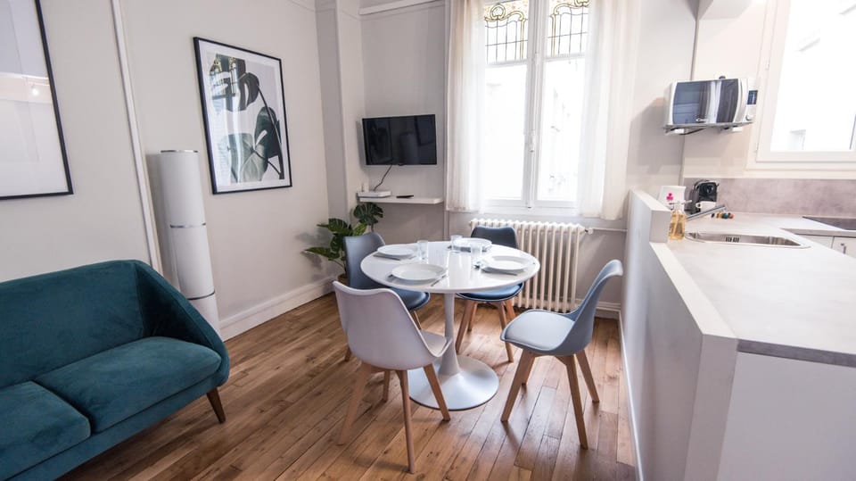 Kitchen or kitchenette, Living room, Dining area