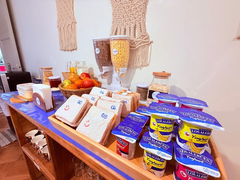 Kitchen or kitchenette, Food and drinks, Food, Breakfast, Buffet breakfast, Drinks