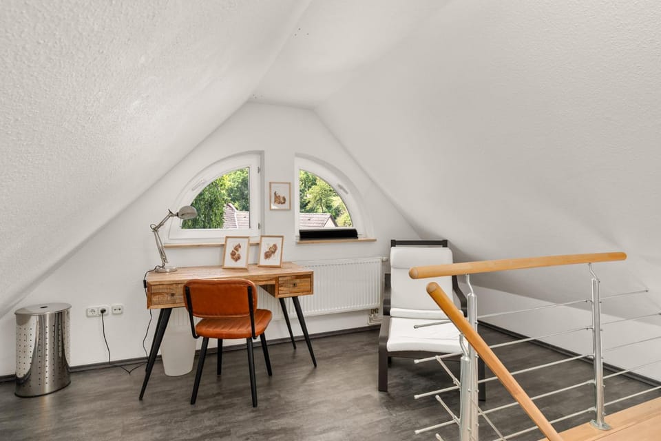 Photo of the whole room, Business facilities