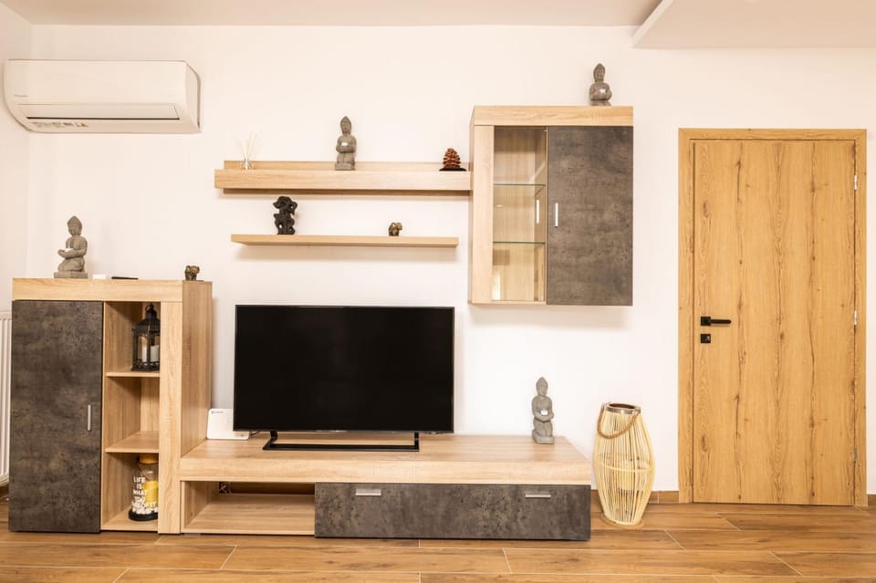 Communal lounge/ TV room, TV and multimedia, Living room, Seating area