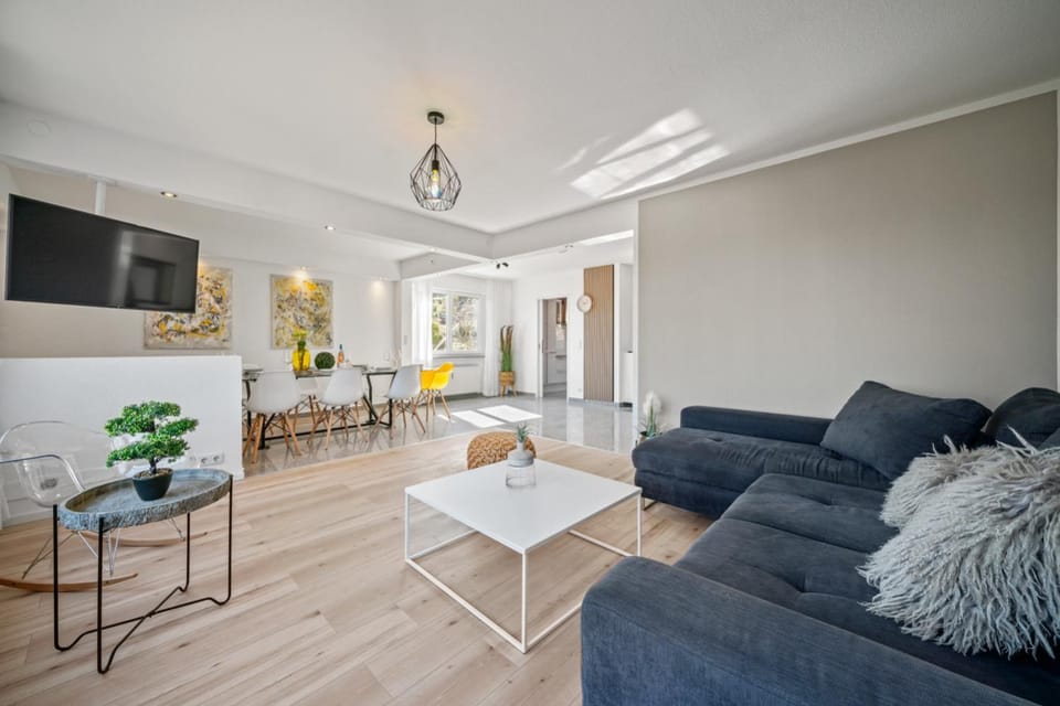 TV and multimedia, Living room, Dining area