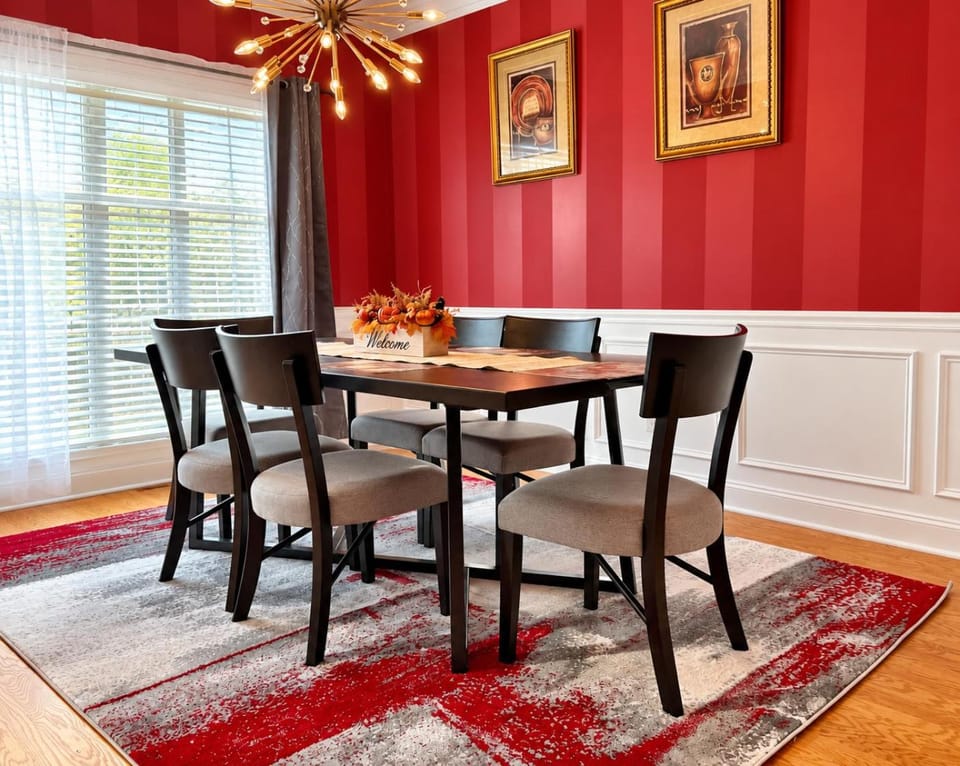 Photo of the whole room, Seating area, Dining area