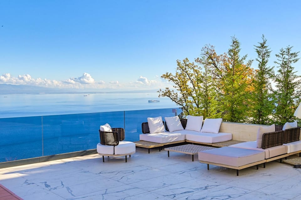 Patio, Day, Natural landscape, View (from property/room), Balcony/Terrace, Seating area, Sea view, sunbed