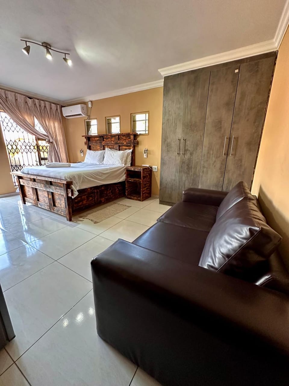 Dithabeng View Guest House Bed and Breakfast in Gauteng