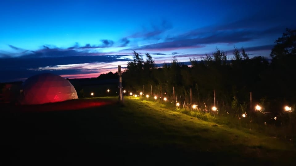 Secret Heated Dome, Hot Tub,Firepit Projector in Lincoln Apartment in West Lindsey District