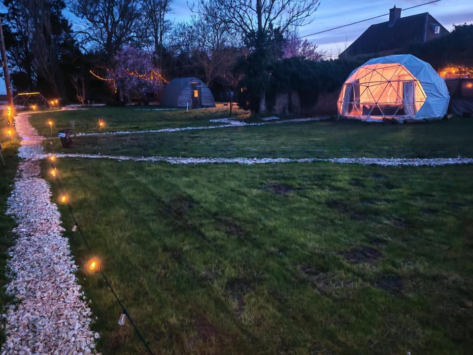 Secret Heated Dome, Hot Tub,Firepit Projector in Lincoln Apartment in West Lindsey District
