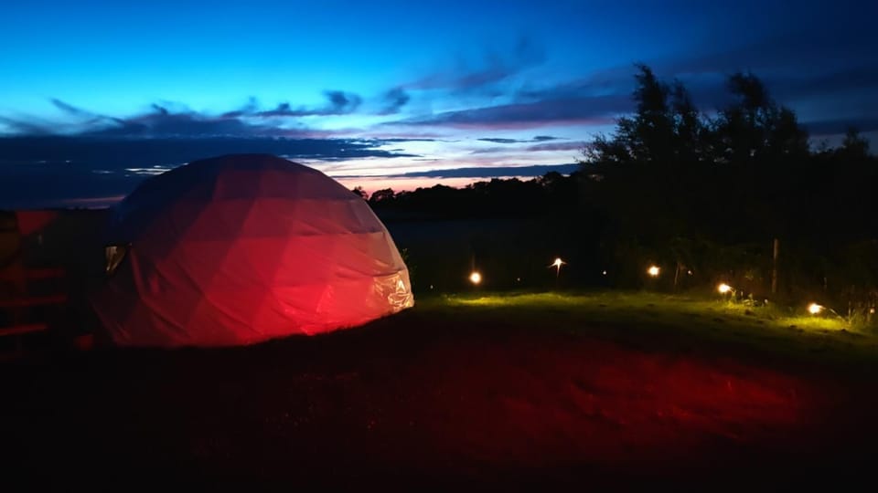 Secret Heated Dome, Hot Tub,Firepit Projector in Lincoln Apartment in West Lindsey District