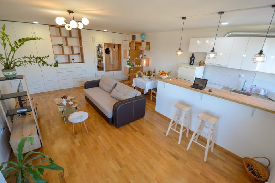 Kitchen or kitchenette, Living room