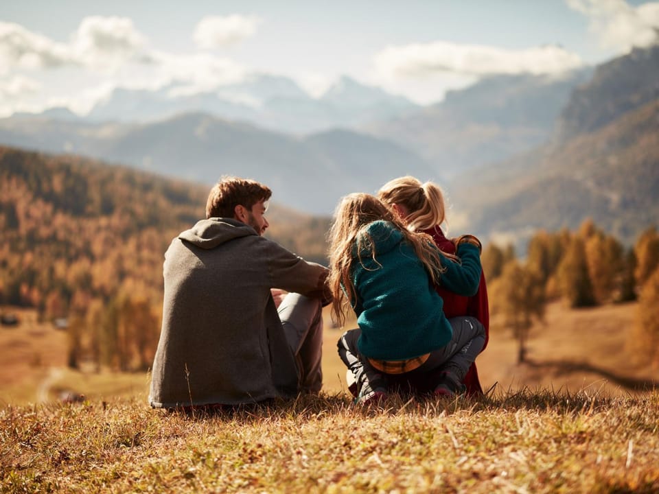 Hiking, Autumn, group of guests
