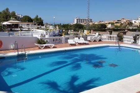 Apartamento con piscina en Las Rosas de Capistrano Apartment in Nerja
