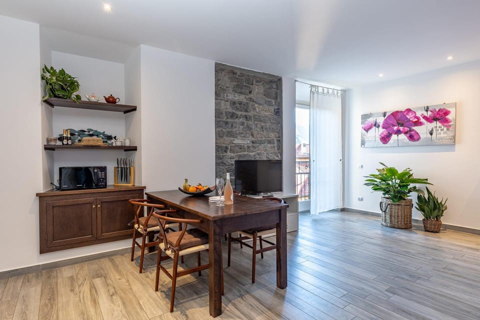 TV and multimedia, Living room, Dining area